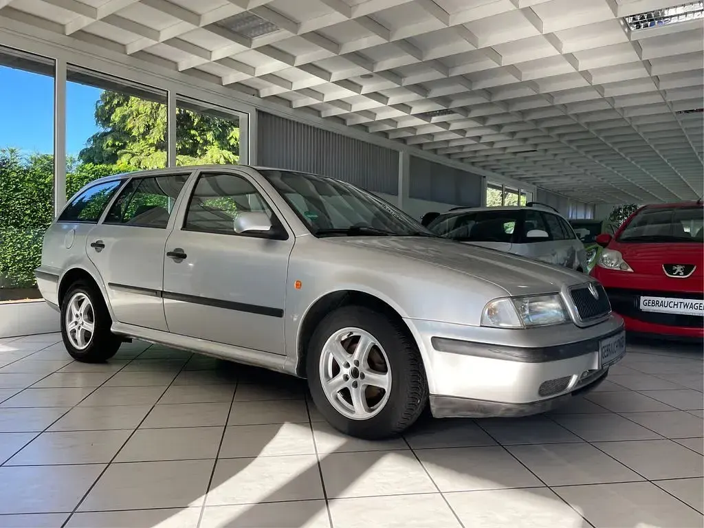 Gebraucht Skoda Octavia 101 PS (74 kW) 2000 Silber Limousine