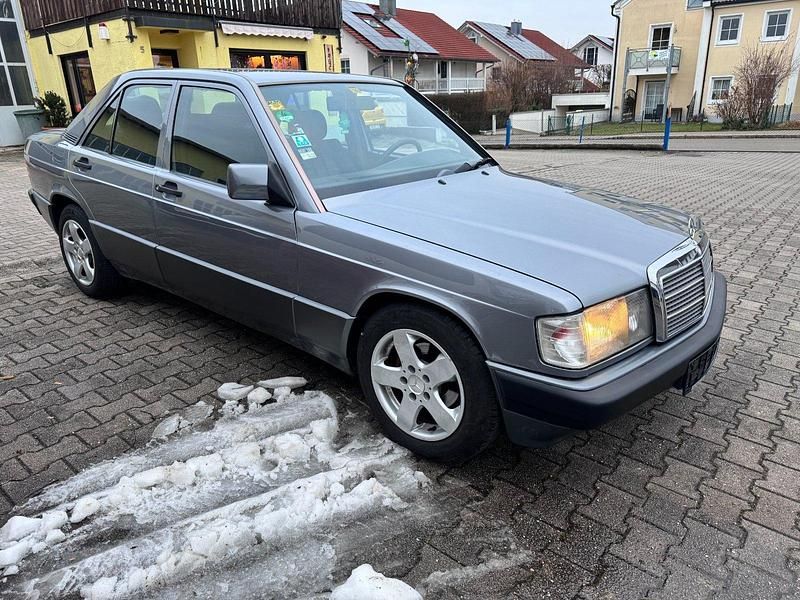 Gebraucht Mercedes 190 122 PS (89 kW) 1991 Blau Limousine