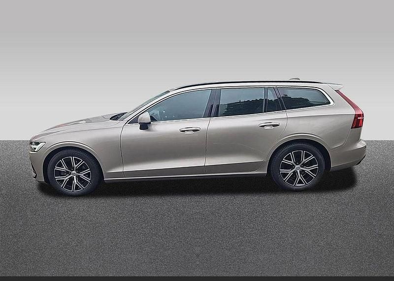 Gebraucht Volvo V60 Core 163 PS (119 kW) 2023 Kombi