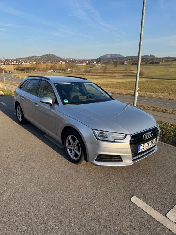 Silber Gebraucht 2019 Audi A4 Kombi | 17.900 € (Guter Preis) - Bild 1/4