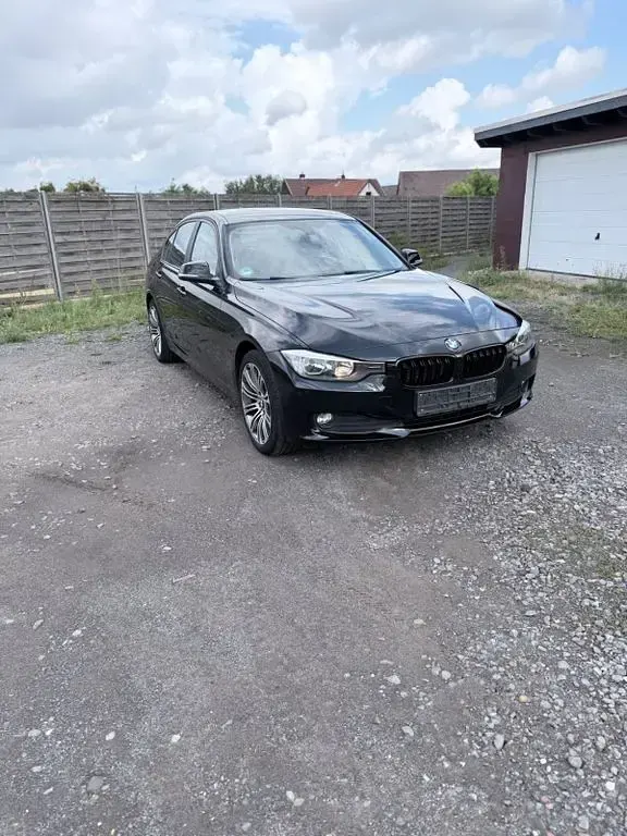 Gebraucht BMW 316 136 PS (100 kW) 2012 Schwarz Limousine