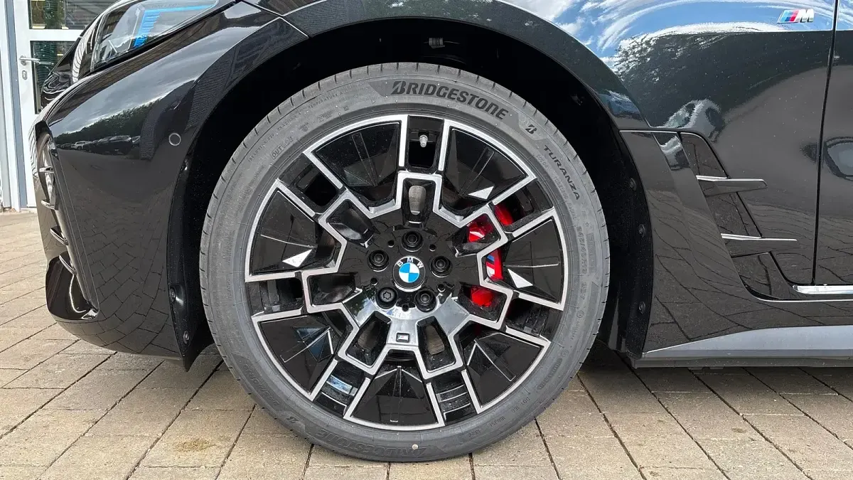 Neu BMW i4 Comfort Edition 250 kW (340 PS) 2026 Saphirschwarz metallic Limousine