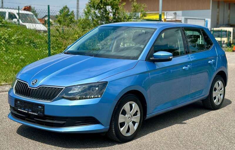 Blau Gebraucht 2015 Skoda Fabia Ambition Limousine | 7.798 € (Guter Preis) - Bild 1/4