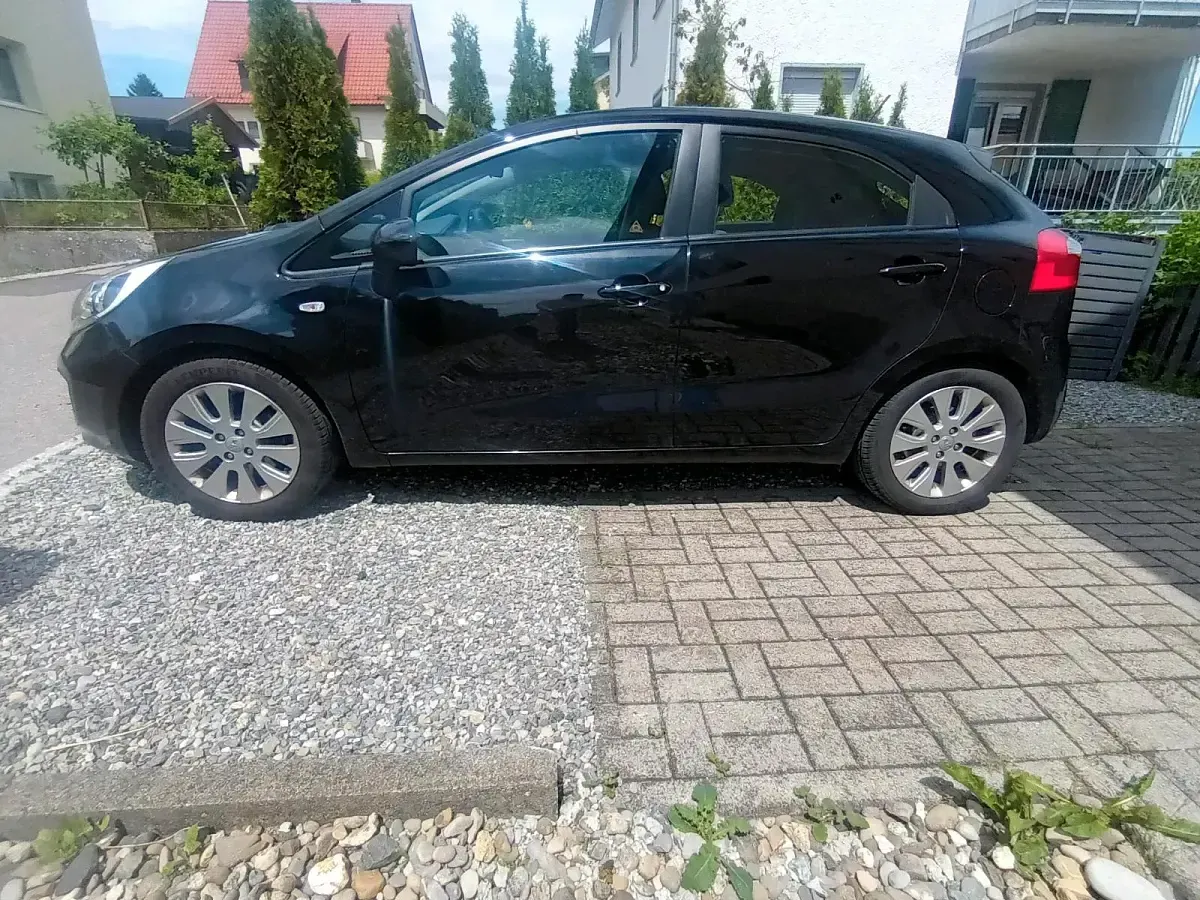 Gebraucht Kia Rio 109 PS (80 kW) 2012 Schwarz Kleinwagen