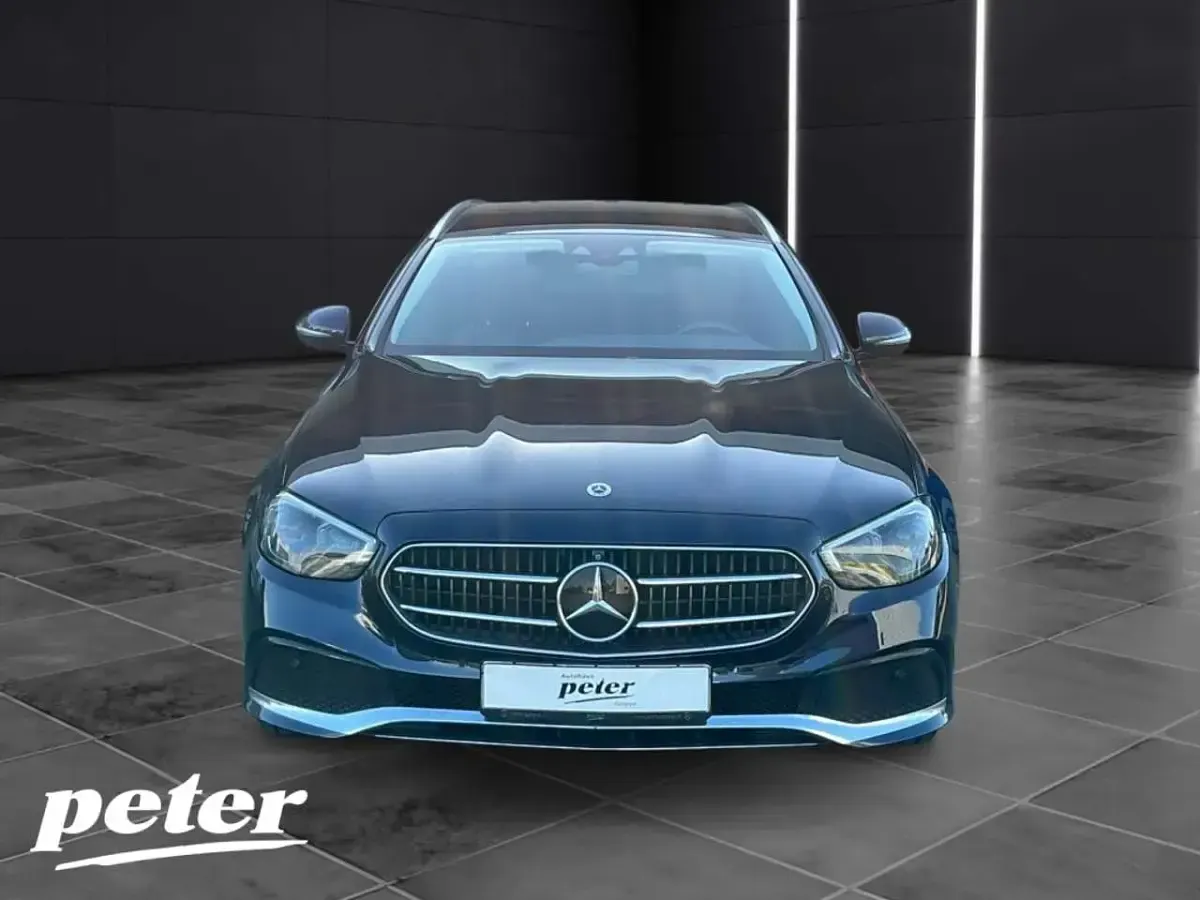 Gebraucht Mercedes E220 Avantgarde 200 PS (147 kW) 2023 Blau Kombi