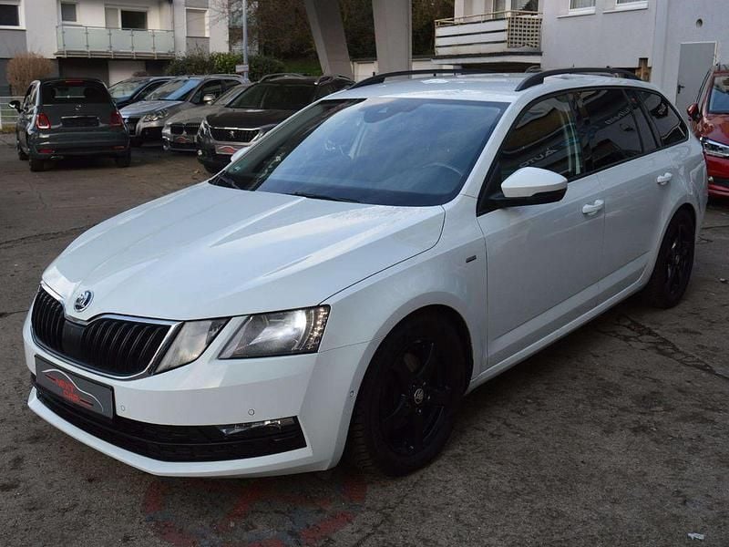 Weiß Gebraucht 2018 Skoda Octavia Clever Kombi | 8.250 € (Superpreis) - Bild 1/4