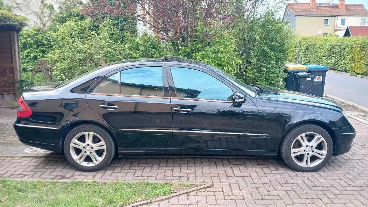 Gebraucht Mercedes E350 Avantgarde 272 PS (200 kW) 2007 Schwarz Limousine