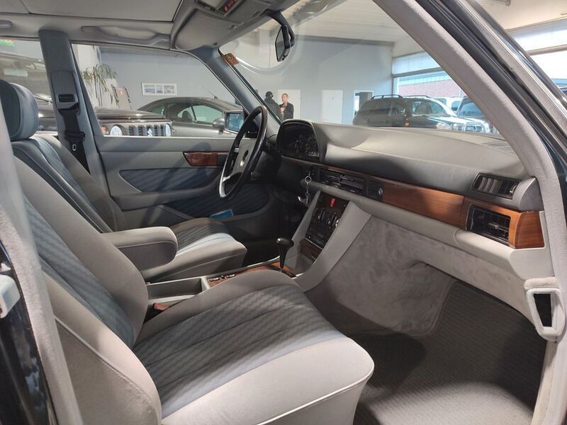 Gebraucht Mercedes 300 SE 179 PS (131 kW) 1989 Schwarz Limousine