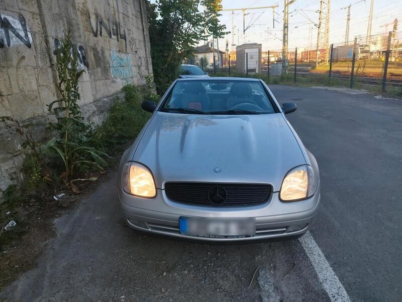 Silber Gebraucht 1999 Mercedes SLK200 Cabrio | 2.000 € - Bild 1/4
