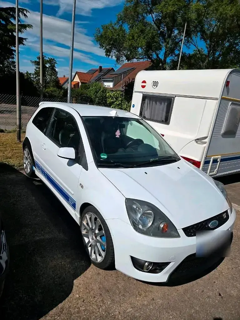 Gebraucht Ford Fiesta ST 150 PS (110 kW) 2007 Weiß Kleinwagen