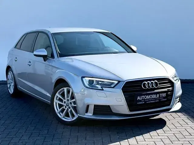 Gebraucht Audi A3 Sport 150 PS (110 kW) 2018 Florettsilber metallic (metallic) Limousine