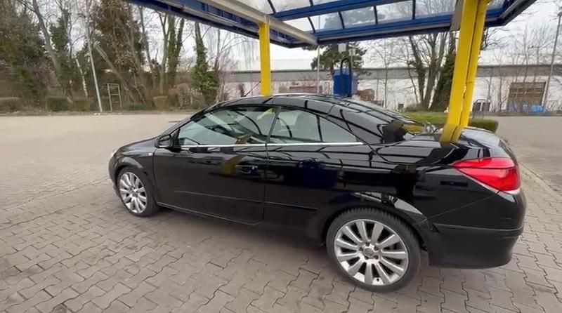 Gebraucht Opel Astra Cabriolet 140 PS (102 kW) 2009 Schwarz Cabrio
