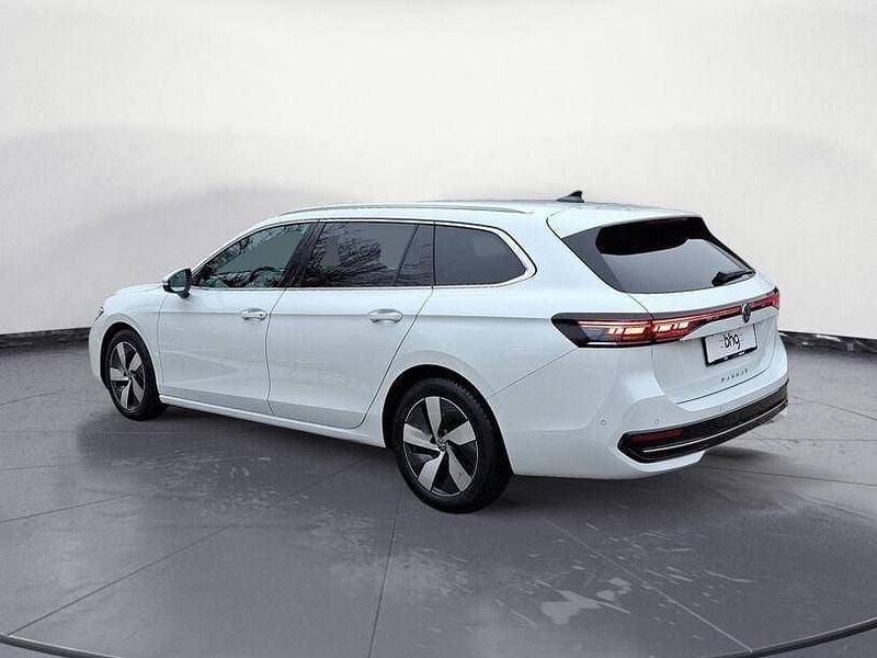 Gebraucht VW Passat Elegance 150 PS (110 kW) 2025 Weiß Kombi