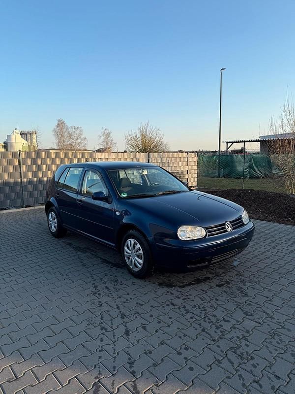 Gebraucht VW Golf IV 101 PS (74 kW) 2002 Blau Kleinwagen