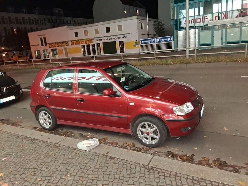 Rot Gebraucht 1999 VW Polo Classicline Limousine | 2.490 € (Teuer) - Bild 1/1