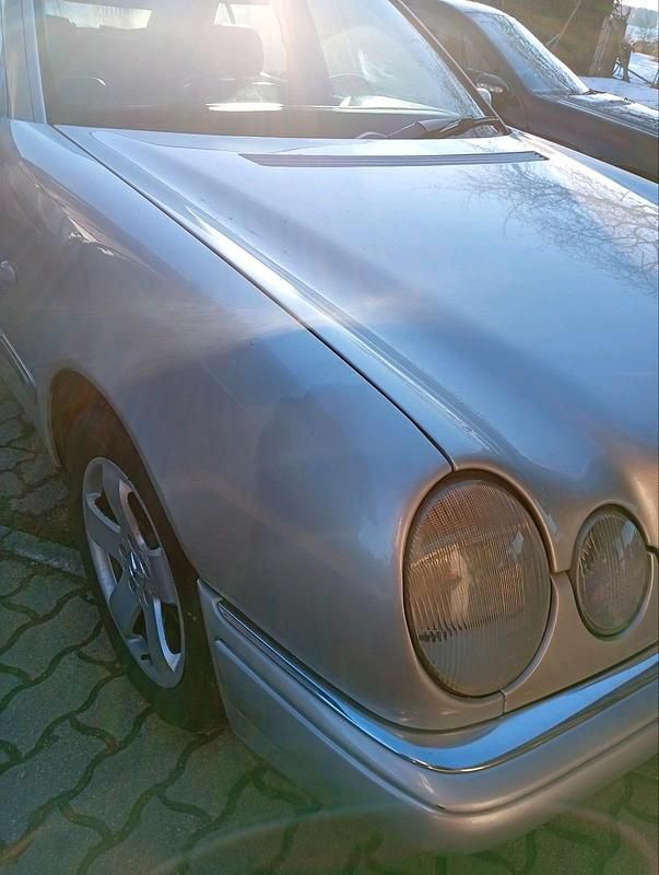 Gebraucht Mercedes E280 150 PS (110 kW) 1999 Silber Limousine