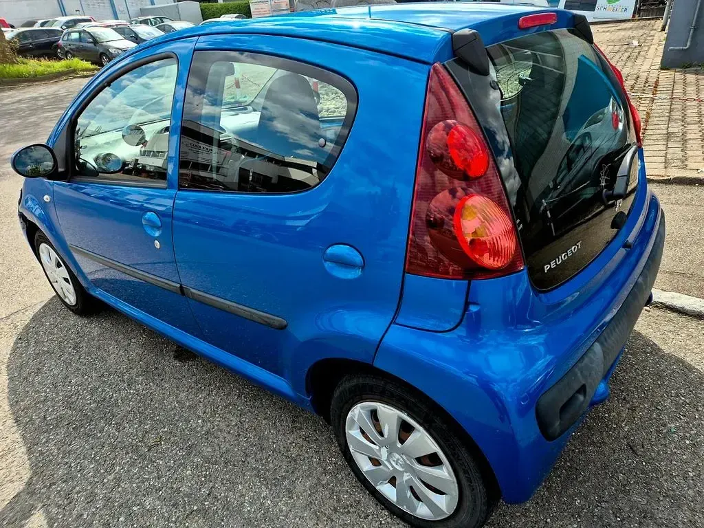 Gebraucht Peugeot 107 Active 68 PS (50 kW) 2012 Blau Kleinwagen