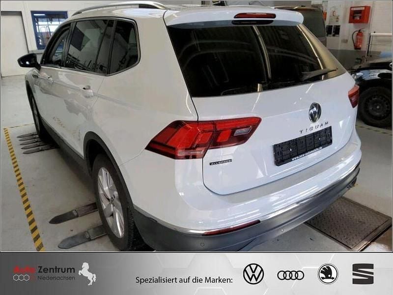 Gebraucht VW Tiguan Allspace Life 150 PS (110 kW) 2023 Pure white SUV