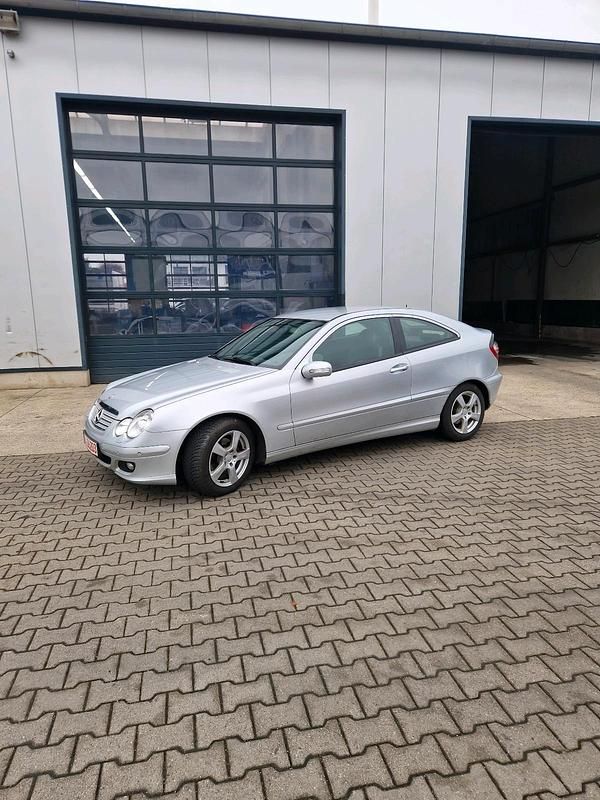 Silber Gebraucht 2007 Mercedes C180 Coupé | 2.150 € (Fairer Preis) - Bild 1/4
