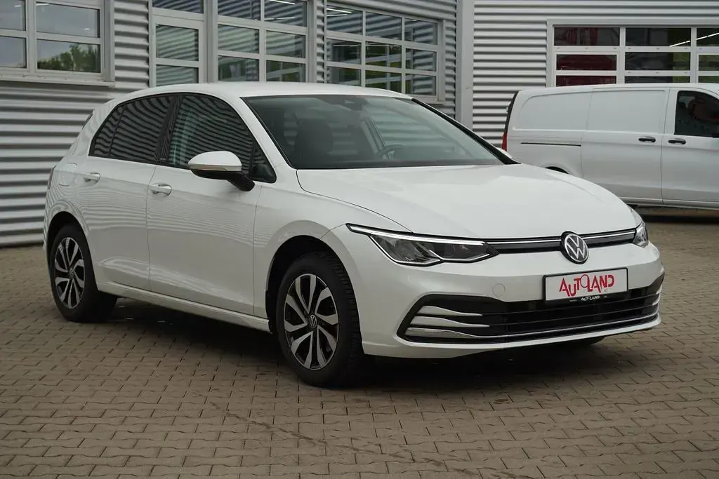 Gebraucht VW Golf VIII Active 110 PS (80 kW) 2021 Weiß Limousine