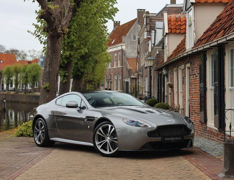 Grau Gebraucht 2014 Aston Martin V12 Vantage | 129.950 € (Fairer Preis) - Bild 1/4