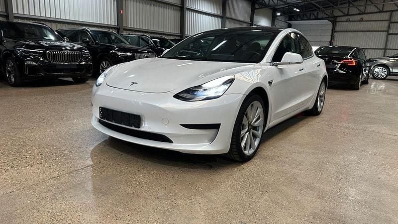Weiß Gebraucht 2020 Tesla Model 3 Standard Range Plus Limousine | 21.400 € (Fairer Preis) - Bild 1/4