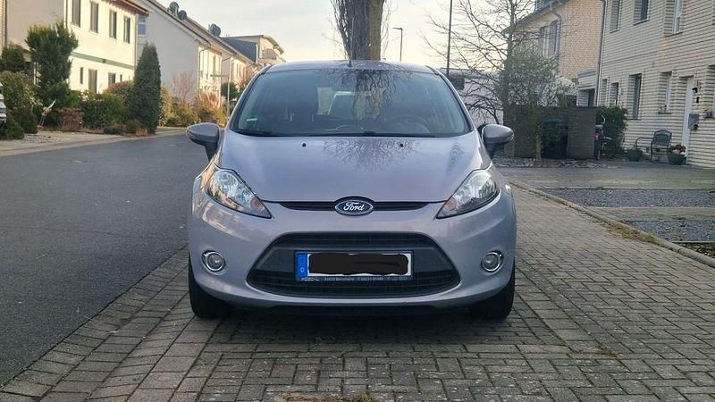 Gebraucht Ford Fiesta Trend 69 PS (50 kW) 2012 Grau Limousine