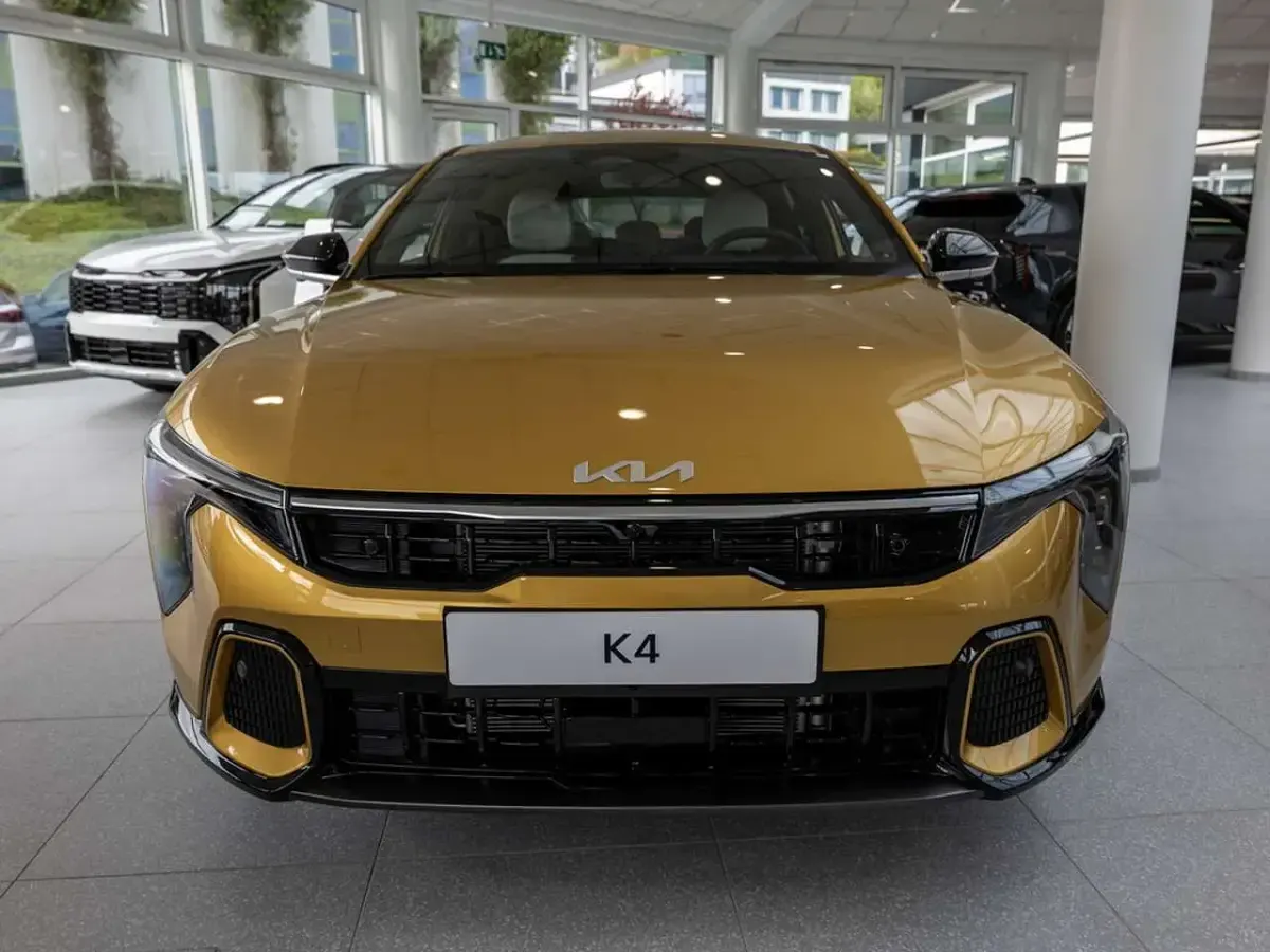 Neu Kia K4 GT-Line 179 PS (131 kW) 2026 Gold Limousine