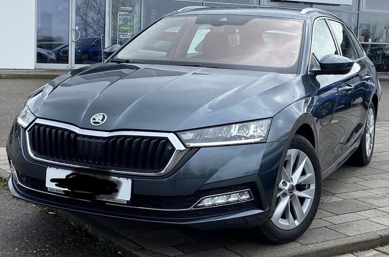Grau Gebraucht 2020 Skoda Octavia Kombi | 26.000 € (Etwas zu teuer) - Bild 1/4