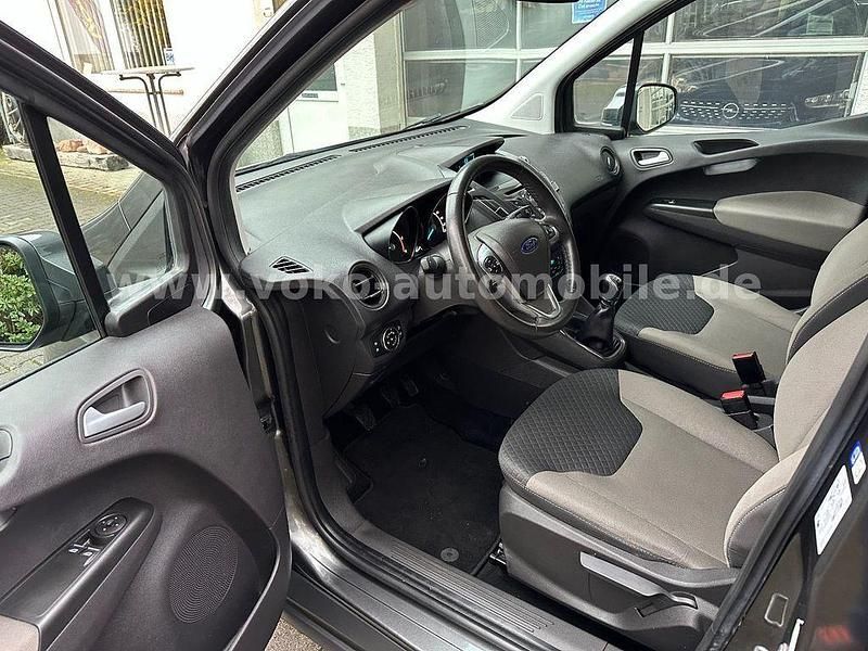 Gebraucht Ford Tourneo Courier Ambiente 95 PS (69 kW) 2017 Grau Van / Kleinbus