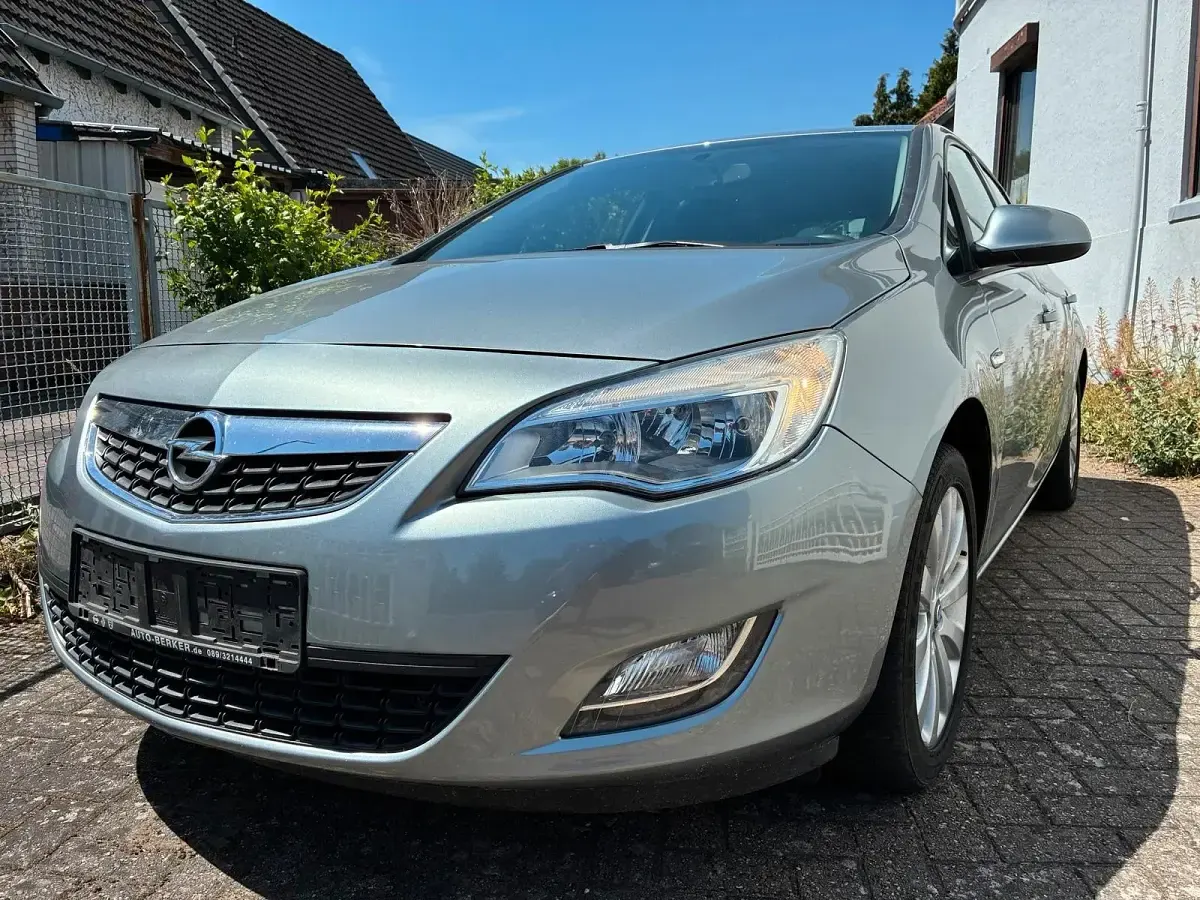 Gebraucht Opel Astra 140 PS (102 kW) 2011 Grau Kleinwagen