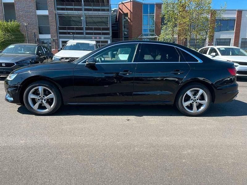 Second-hand Audi A4 Advanced 163 CP (119 kW) 2022 Negru Berlinǎ