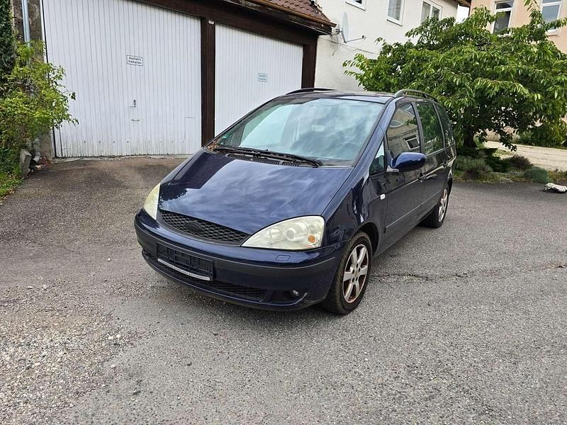 Blau Gebraucht 2003 Ford Galaxy Trend Van / Kleinbus | 899 € (Superpreis) - Bild 1/4