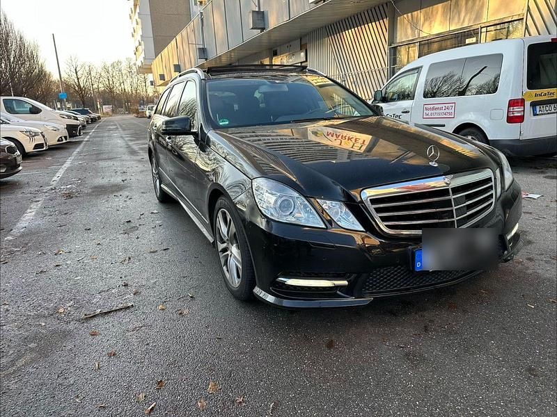 Gebraucht Mercedes E250 Avantgarde 204 PS (150 kW) 2013 Schwarz Kombi
