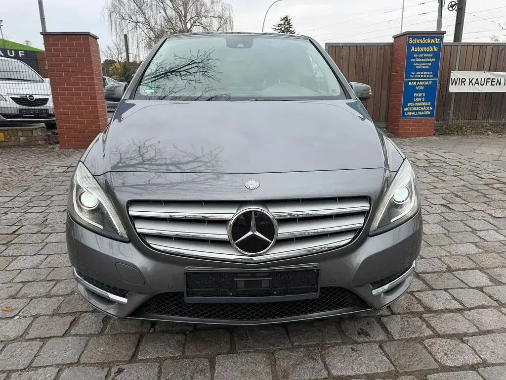 Gebraucht Mercedes B180 109 PS (80 kW) 2012 Grau Van / Kleinbus