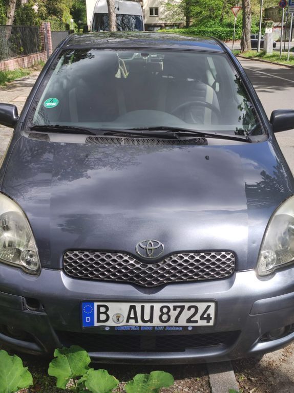 Grau Gebraucht 2005 Toyota Yaris Limousine | 899 € (Guter Preis) - Bild 1/4