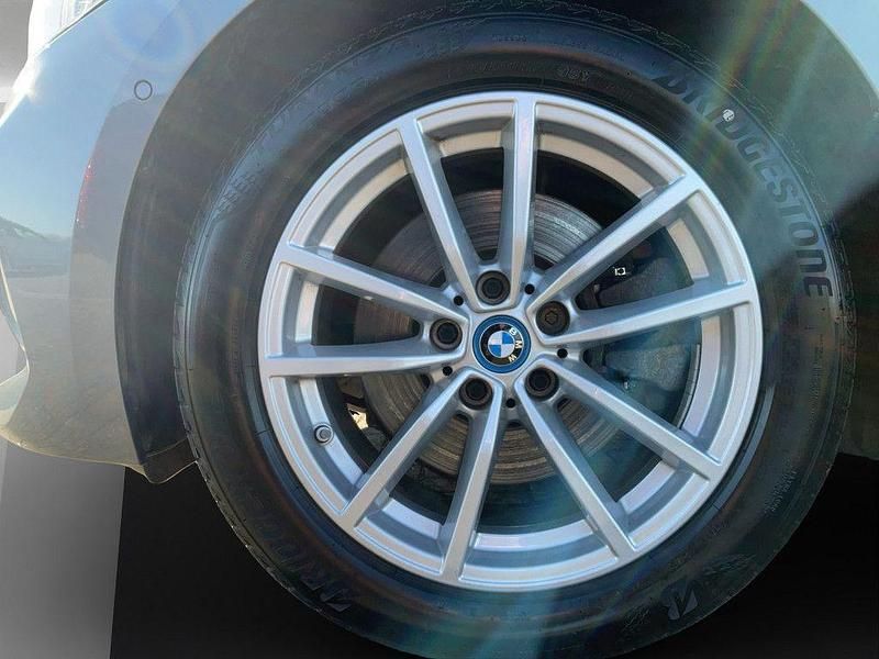 Gebraucht BMW 320e 204 PS (150 kW) 2022 Grau Limousine