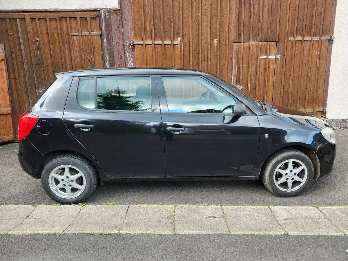 Gebraucht Skoda Fabia 60 PS (44 kW) 2010 Schwarz Kleinwagen