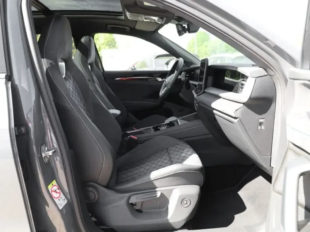 Gebraucht VW Tayron R-line 193 PS (141 kW) 2025 Grau SUV