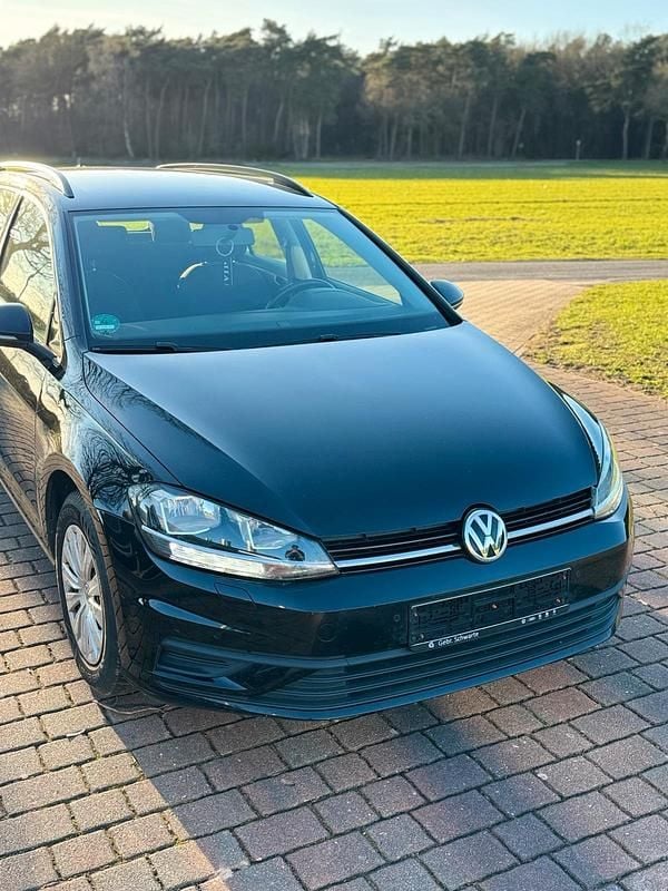 Gebraucht VW Golf VII 115 PS (84 kW) 2018 Schwarz Kombi