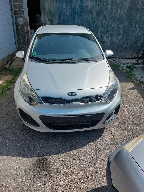 Silber Gebraucht 2013 Kia Rio Kleinwagen | 3.900 € (Guter Preis) - Bild 1/4