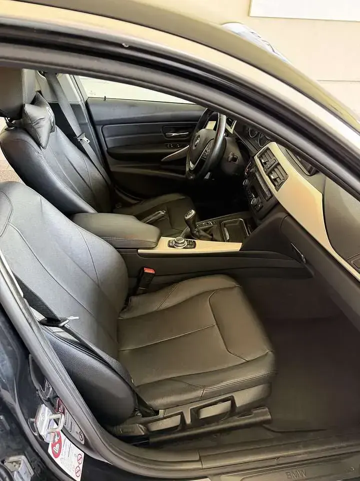 Gebraucht BMW 318 143 PS (105 kW) 2013 Schwarz Limousine