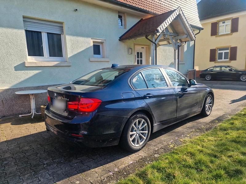 Gebraucht BMW 320 Advantage 190 PS (139 kW) 2016 Blau Limousine