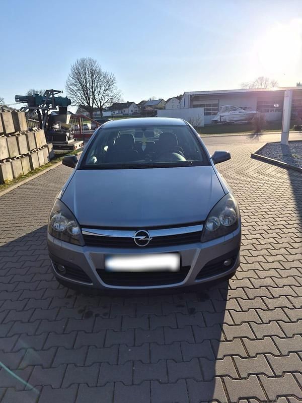 Gebraucht Opel Astra 105 PS (77 kW) 2005 Silber Limousine