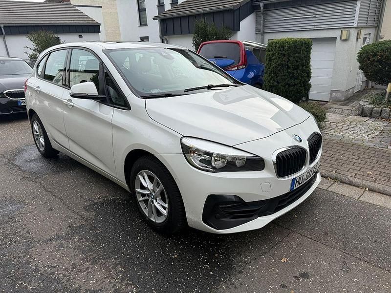 Weiß Gebraucht 2019 BMW 216 Active Tourer Sport Line Van / Kleinbus | 10.000 € (Fairer Preis) - Bild 1/4
