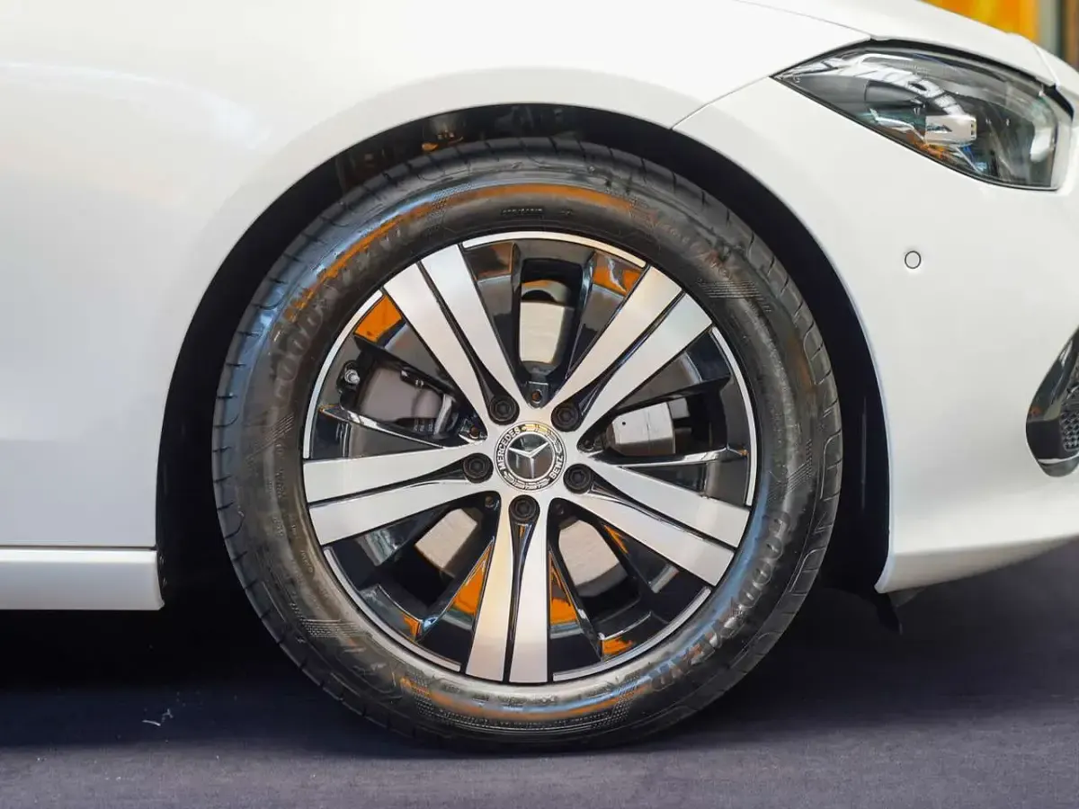 Gebraucht Mercedes C220 197 PS (144 kW) 2025 Polarweiß Kombi