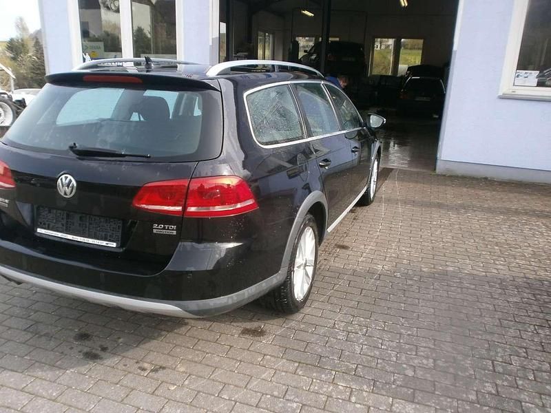 Gebraucht VW Passat Alltrack Basis 140 PS (102 kW) 2012 Deep black perleffekt Kombi