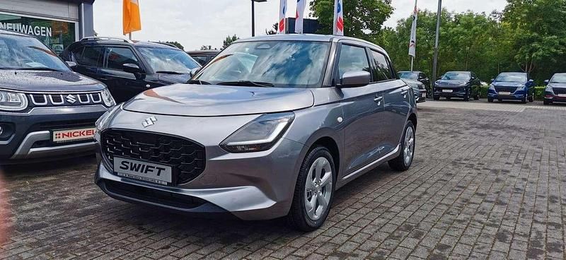 Silber Gebraucht 2024 Suzuki Swift Comfort Kleinwagen | 17.980 € (Fairer Preis) - Bild 1/4