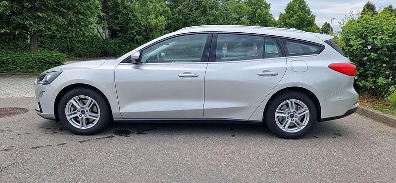 Gebraucht Ford Focus Cool & Connect 125 PS (91 kW) 2022 Polarsilber Kombi