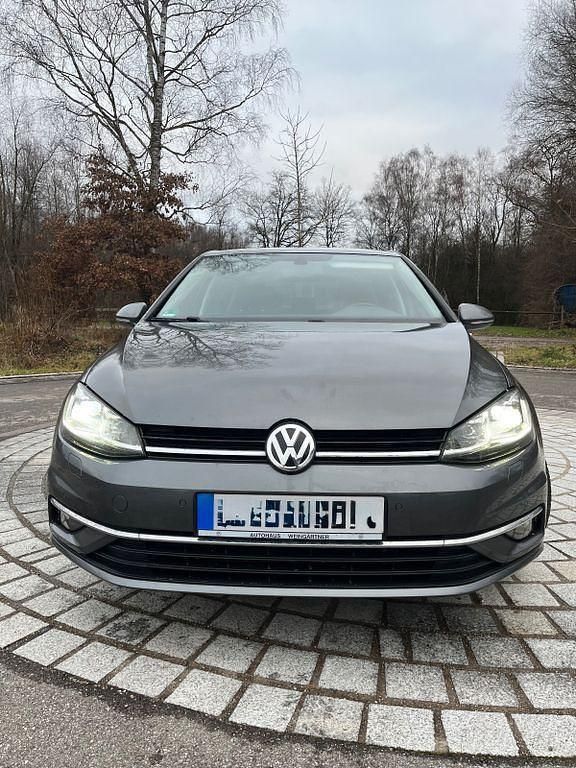 Grau Gebraucht 2018 VW Golf VII Limousine | 15.290 € (Fairer Preis) - Bild 1/4